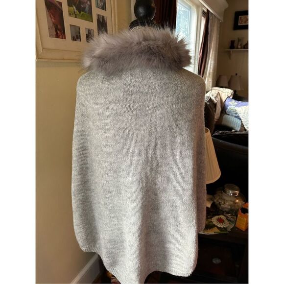Ann Taylor Light Gray Poncho Sweater Faux Fur Collar NWT - Picture 5 of 10